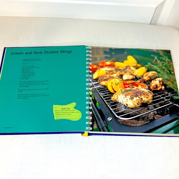 Barbecue Bible Cookbook ©️2003 Vintage Great Condition - Picture 6 of 11